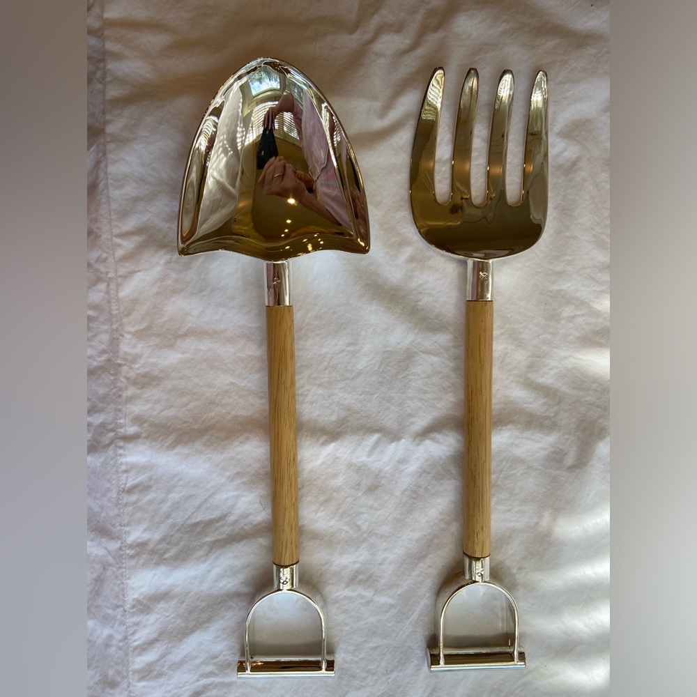 Godinger Salad Serving Set in Light Wood and Silver playful design shovel & Rake